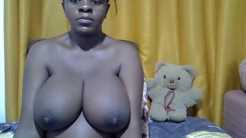 Snapshot of hugetities003 chatting on January 4, 1:31 am Winnie online show from January 4, 1:31 am