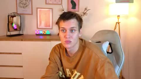 Hunter steele online show from October 18, 2:32 pm