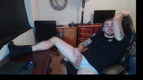 hungmtnman2256 online show from March 15, 5:01 am