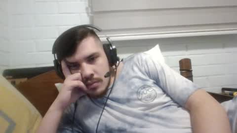 Snapshot of hungweeb chatting on October 27, 3:50 am Rod online show from October 27, 3:50 am