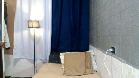 hunkylloyd online show from July 4, 8:07 am