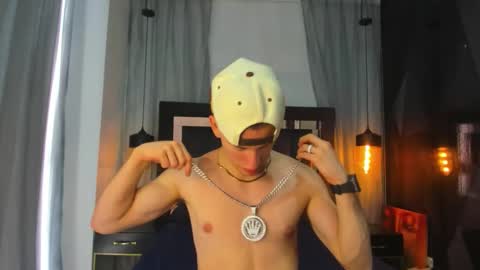 hunterheat_ online show from December 19, 6:14 pm