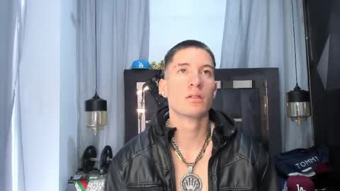 hunterheat_ online show from April 12, 2:32 pm