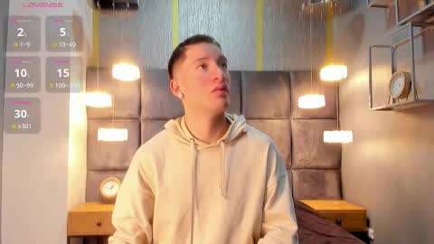 hunterheat_ online show from November 20, 12:04 pm