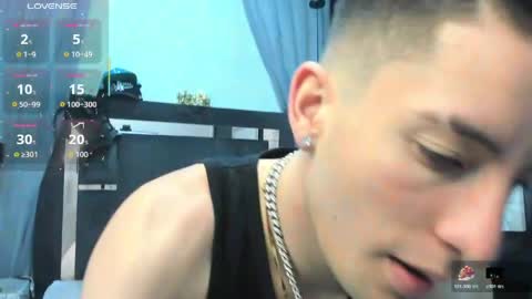 hunterheat_ online show from March 25, 12:23 pm