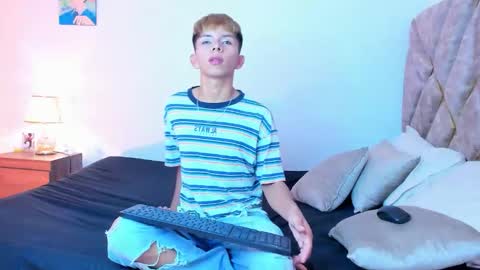 Son Hyunjin online show from December 19, 7:09 pm