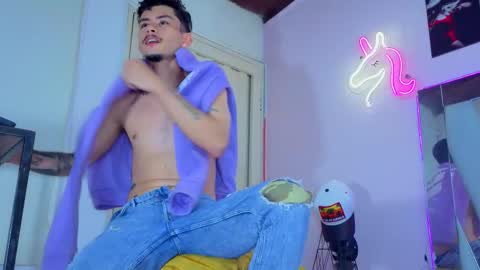 kelvis online show from January 9, 7:47 am