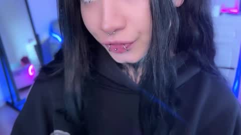 Snapshot of i_died_again chatting on October 22, 9:01 am Asya online show from October 22, 9:01 am
