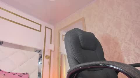 Kristi online show from November 25, 8:40 pm