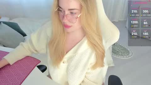 Snapshot of i_want_you_eva chatting on October 31, 10:37 am HiI am  EvaPVT is open  online show from October 31, 10:37 am