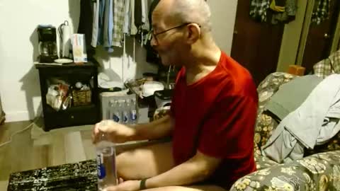 Iam8zee online show from February 15, 9:41 am