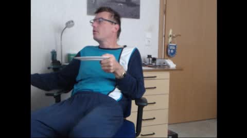 Snapshot of iamachim chatting on October 3, 6:43 am iamachim online show from October 3, 6:43 am