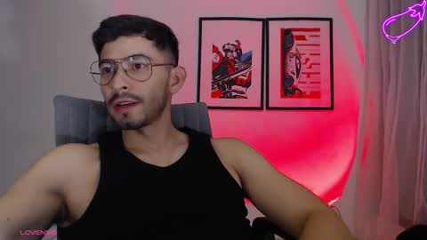  INDEPENDENT MODEL online show from October 28, 1:17 am