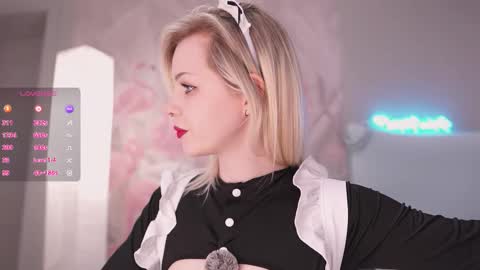 Nina  online show from October 31, 5:24 pm