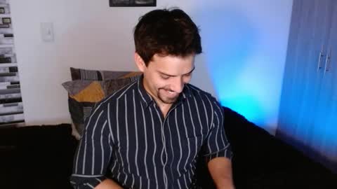 Ian Davis online show from December 4, 9:25 pm