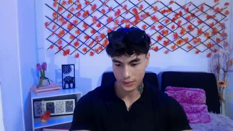 Ian  online show from May 14, 8:29 pm