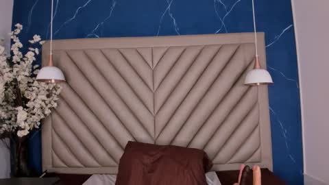 ibbie_ online show from November 8, 12:30 pm