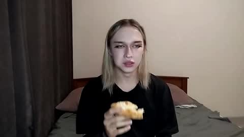 Jade online show from November 12, 1:46 pm