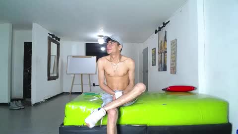 THOMAS AND DAMIAND online show from November 25, 1:54 pm