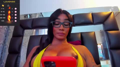 Snapshot of idarasmith_ chatting on March 2, 10:27 pm Idara Smith online show from March 2, 10:27 pm