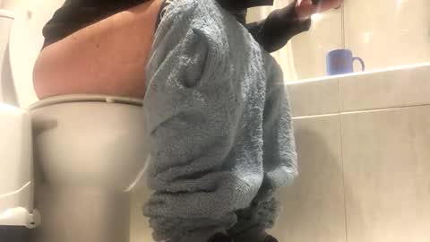 idkwhattowatch online show from November 18, 1:03 pm