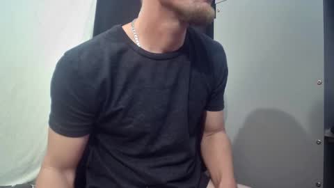 Snapshot of igetherwetter chatting on October 30, 8:04 am Amiri Roue online show from October 30, 8:04 am