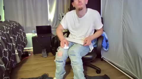 Snapshot of igetherwetter chatting on February 16, 4:32 pm Amiri Roue online show from February 16, 4:32 pm