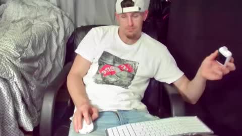 Snapshot of igetherwetter chatting on February 14, 6:12 am Amiri Roue online show from February 14, 6:12 am