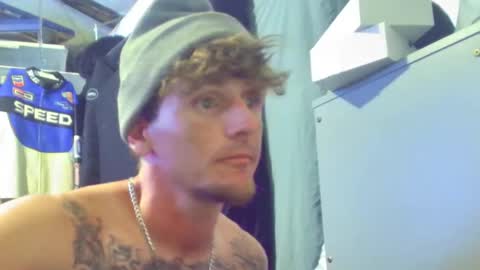 Snapshot of igetherwetter chatting on September 30, 4:45 am Amiri Roue online show from September 30, 4:45 am