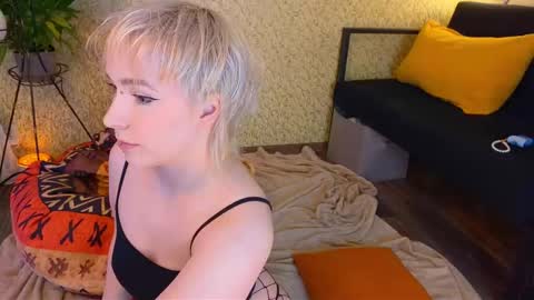 Emmy  help me reach 100 thumbs up online show from November 17, 7:38 pm