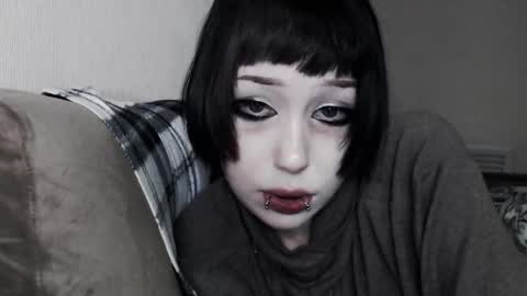 iiiiiiis online show from October 19, 11:20 pm