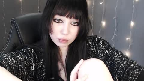 iiiiiiis online show from March 8, 12:53 pm