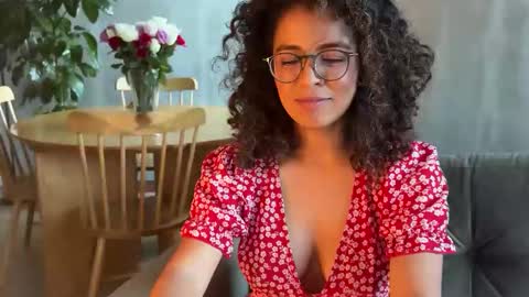 Snapshot of illaroom chatting on February 20, 10:59 pm Kloe online show from February 20, 10:59 pm