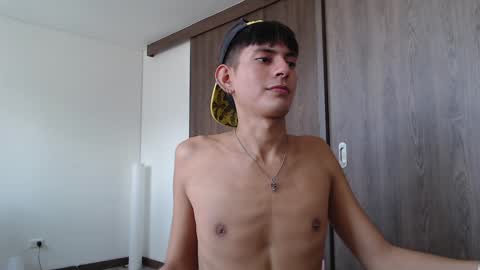 Snapshot of im_davo23 chatting on December 5, 3:44 pm Davo online show from December 5, 3:44 pm