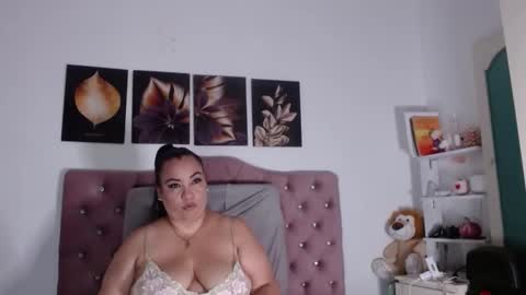 Snapshot of im_helenn_ chatting on October 17, 5:44 am Hellen online show from October 17, 5:44 am