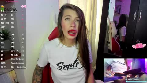 Lisa Hyga online show from November 19, 9:57 pm