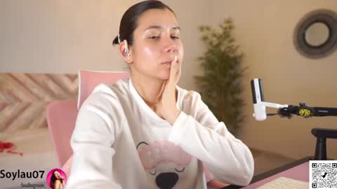 imjess_ online show from February 17, 7:18 am