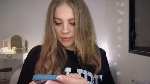 ImKeira online show from March 9, 7:59 pm