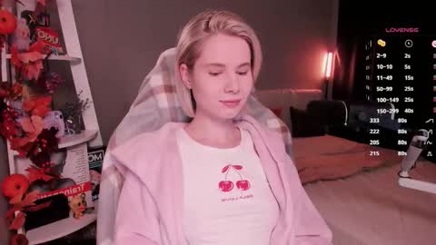 Mia online show from November 17, 10:18 am