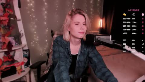 Mia online show from November 10, 10:29 am