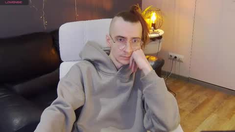 incandenza_ online show from February 23, 7:49 pm