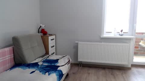 Della online show from March 8, 5:49 am