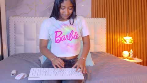 LITTLE AINHOA  online show from April 3, 7:21 pm