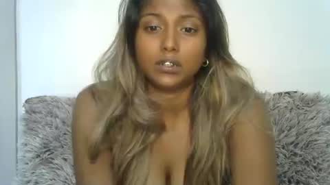 indianqtpie6 online show from January 19, 6:12 am