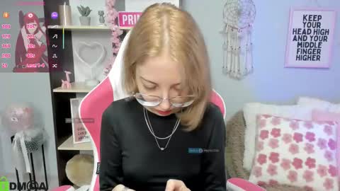 Mia online show from September 11, 2:07 pm