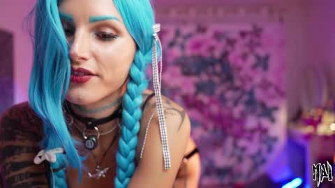 Snapshot of informal_ chatting on October 31, 10:21 pm MAL ---  online show from October 31, 10:21 pm