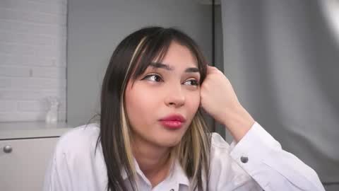 Molly online show from February 4, 7:07 pm