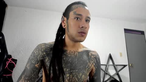 Snapshot of ink_u_buzz chatting on January 8, 11:43 am Dani  online show from January 8, 11:43 am
