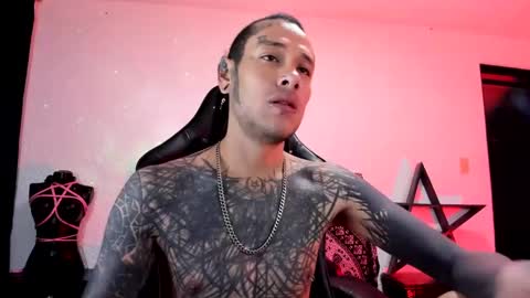 Snapshot of ink_u_buzz chatting on January 5, 12:31 am Dani  online show from January 5, 12:31 am