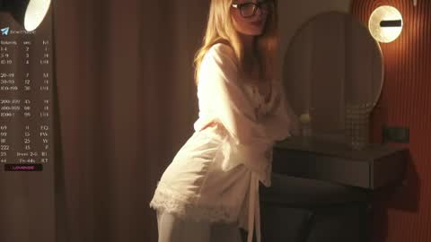 Avie online show from May 23, 9:33 pm